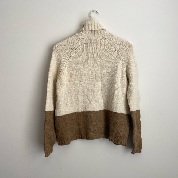 Vince Wool Knit Neutral Colorblock Pattern Turtleneck Sweater size Small - Picture 5 of 6